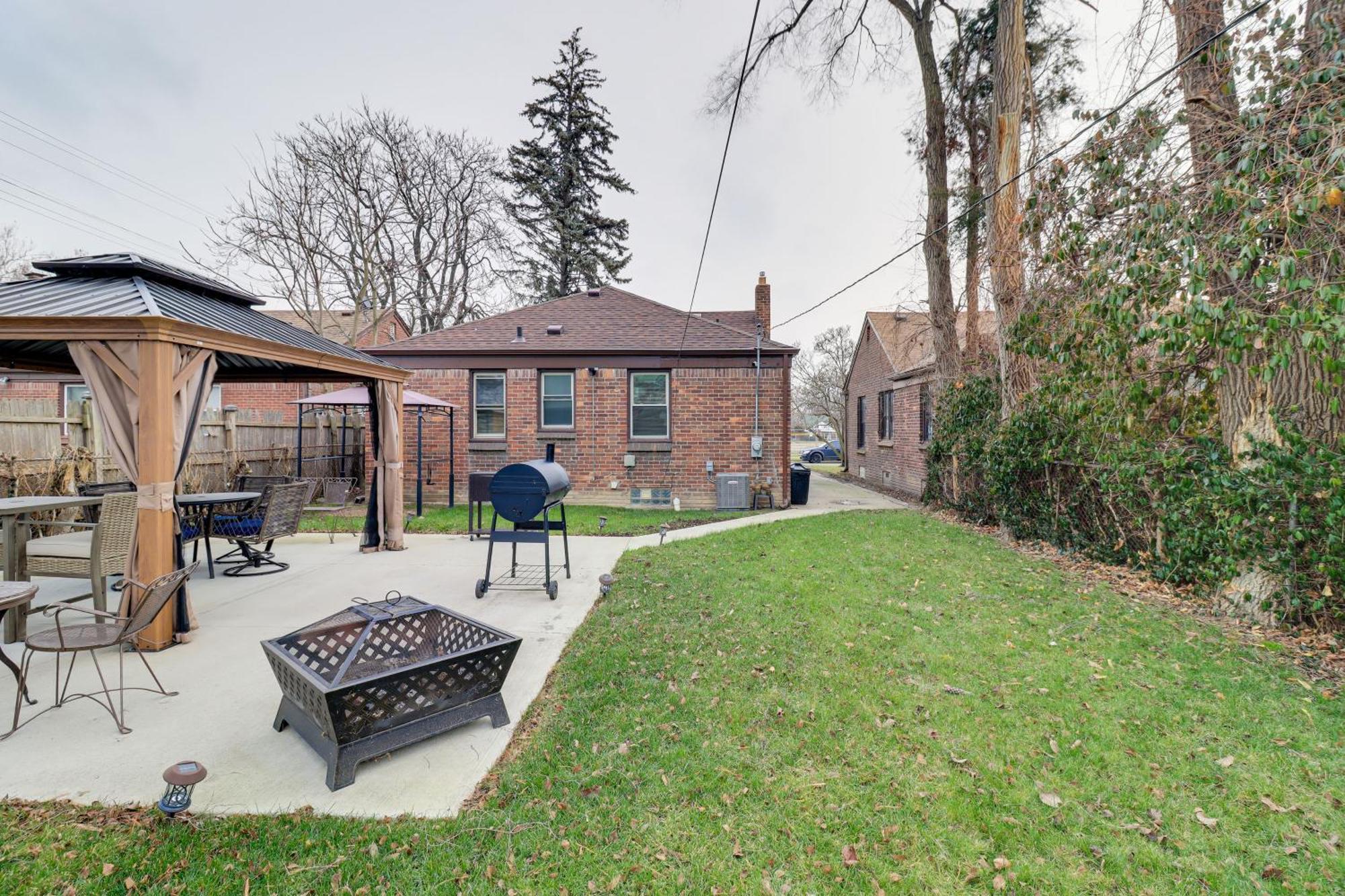 Family-Friendly Detroit Home 12 Mi To Downtown! Exterior photo